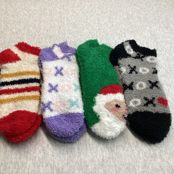 WOMEN’S COZY SOCKS BUNDLE OF 4 PAIRS SIZE: 9-11 SHOE SIZE COLOR: MULTI NWT - Picture 2 of 11